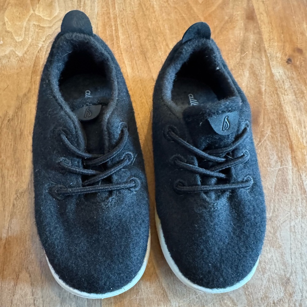Baby Allbirds - size 8 kids. Dark gray. Never worn!